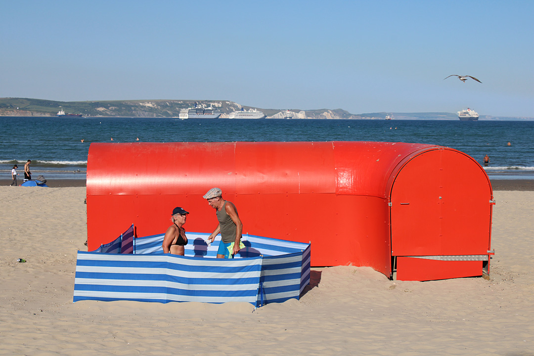 Photo 7, couple behind windbreaker in front of the snails ride tunnel in Weymouth