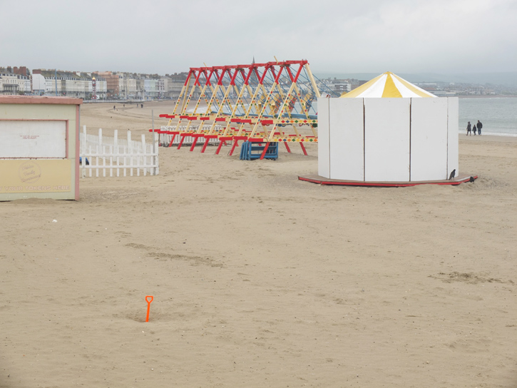 Weymouth on crutches. Photo 5