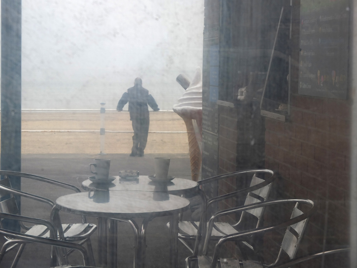 Weymouth on crutches. Photo 5