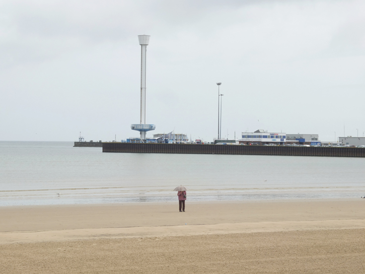 Weymouth on crutches. Photo 7