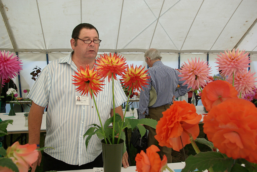 Country Show. Photo 40. Smelling the flowers at the Melplash Show, 2008