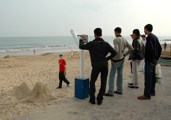 Looking, Bournemouth