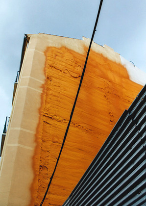Orange wall, Madrid